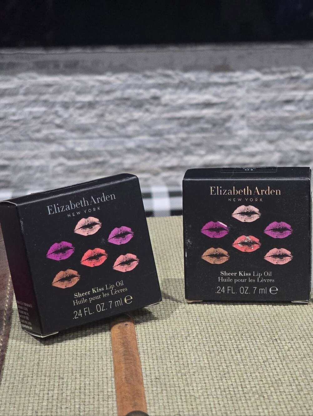 ELIZABETH ARDEN LIP OIL